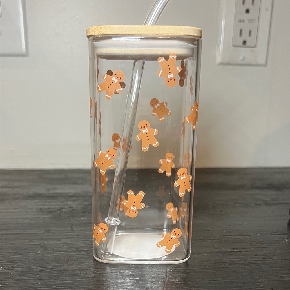 NWT Gingerbread Man Glass Tumbler with  Bamboo Top and Straw @ 10 oz